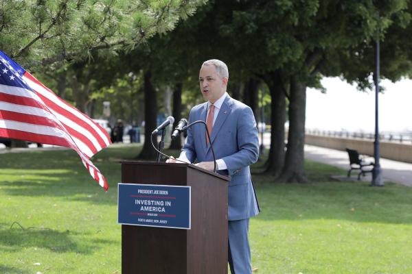 In Perth Amboy, New Jersey, Deputy Commerce Secretary Don Graves announces $72.5 million for a project to make the state’s coast more resilient. 